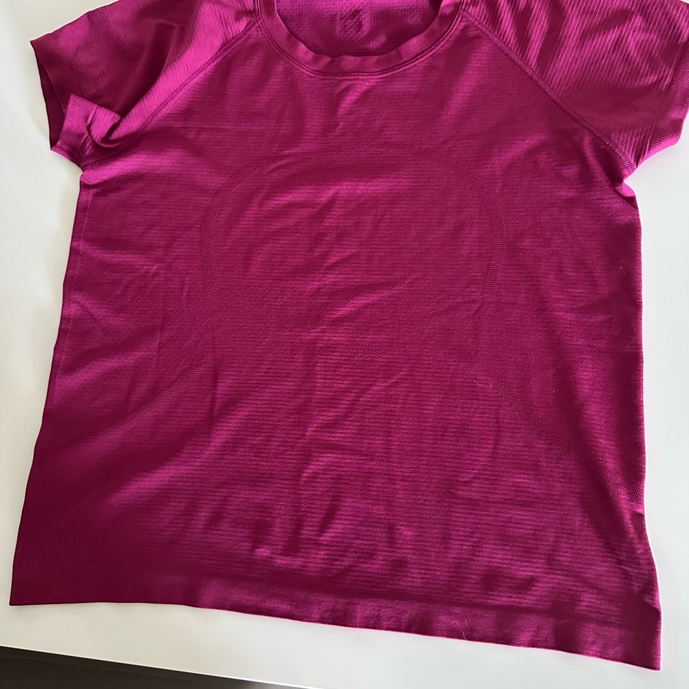 Women’s Lululemon short sleeve top size 
10/Large good condition cranberry red